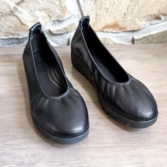 Aetrex Black Leather Brianna Ballet Flat - Picture 2 of 8